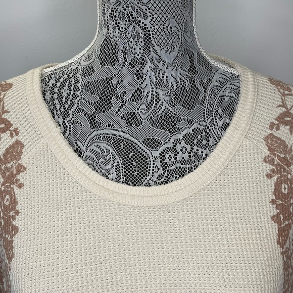 FREE PEOPLE Long Sleeve Cream Shirt with Brown Paisley Pattern On Shoulders ✨🤎 - Picture 5 of 9